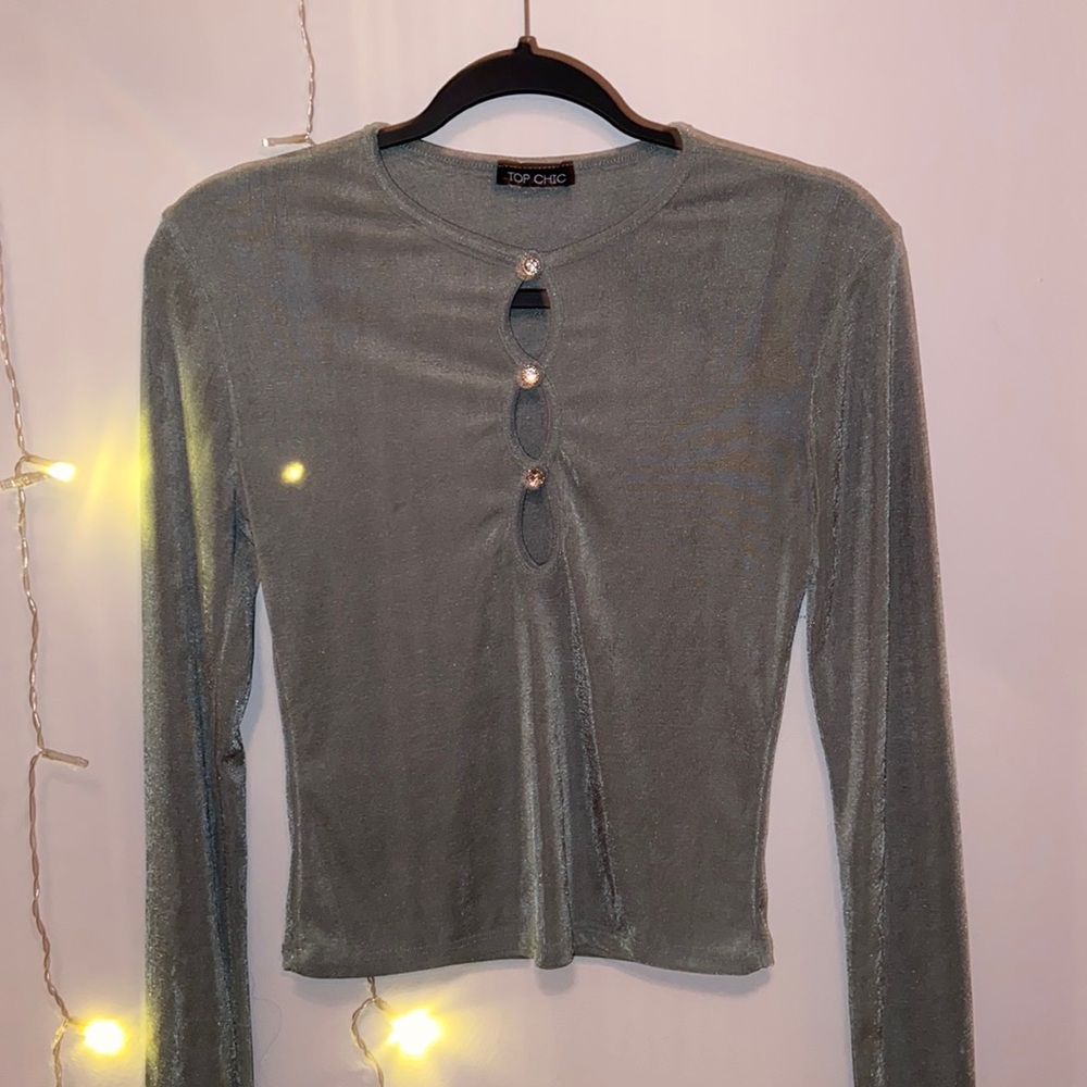 Cute Long Sleeve top , button up or down !